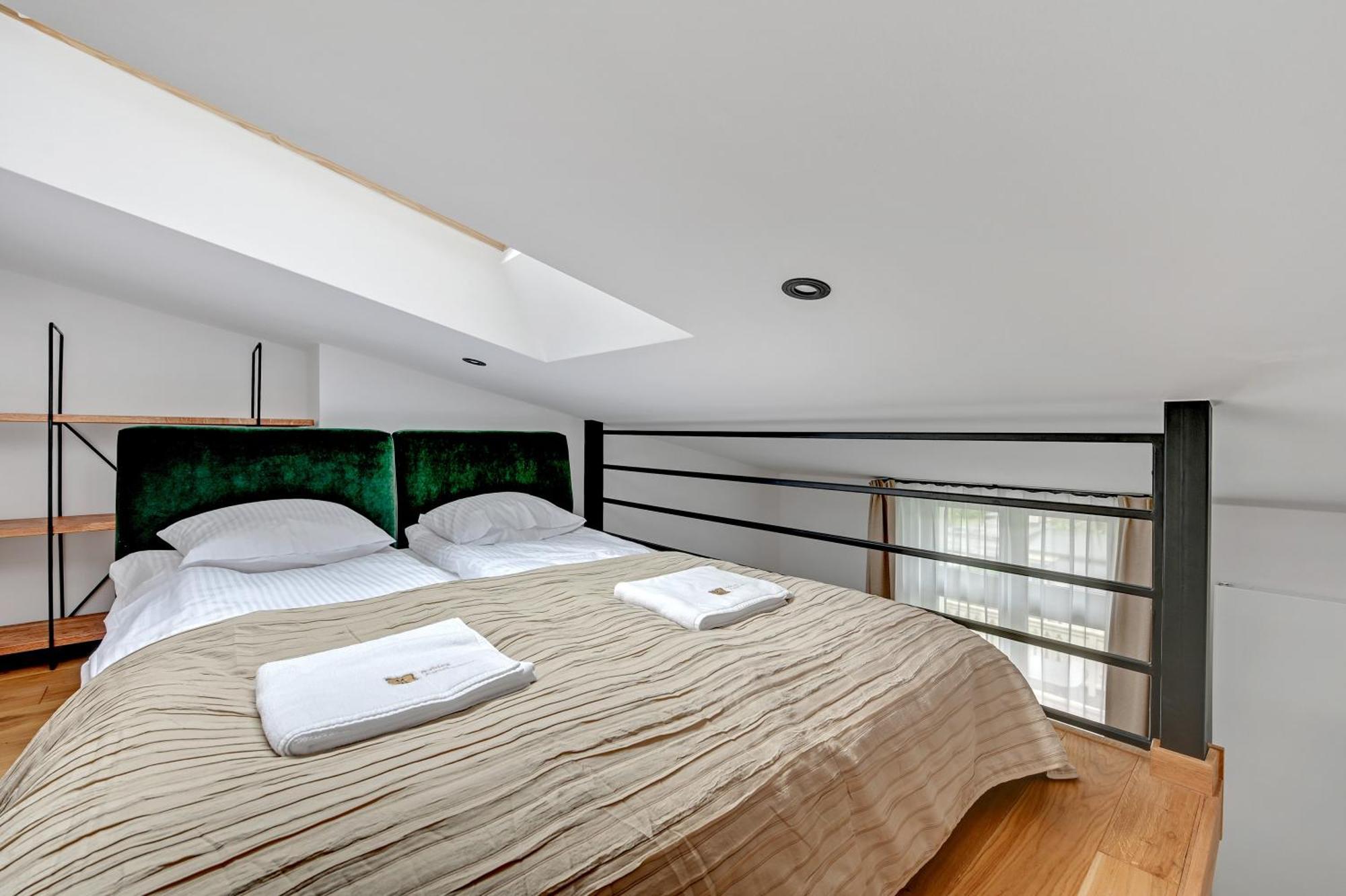 Dr - Side Apartment