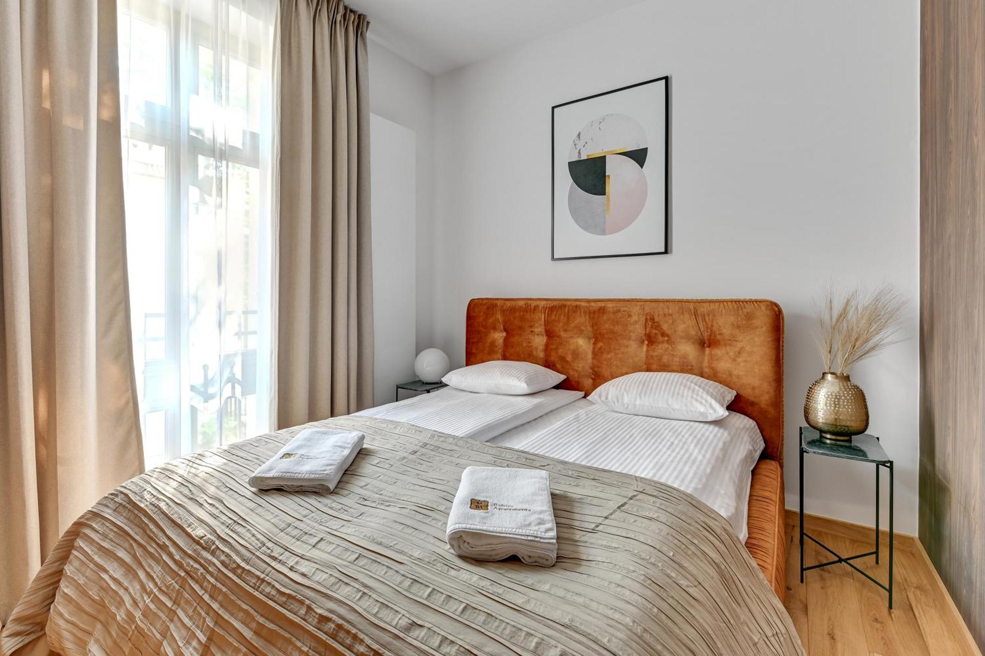 Dr - Side Apartment *