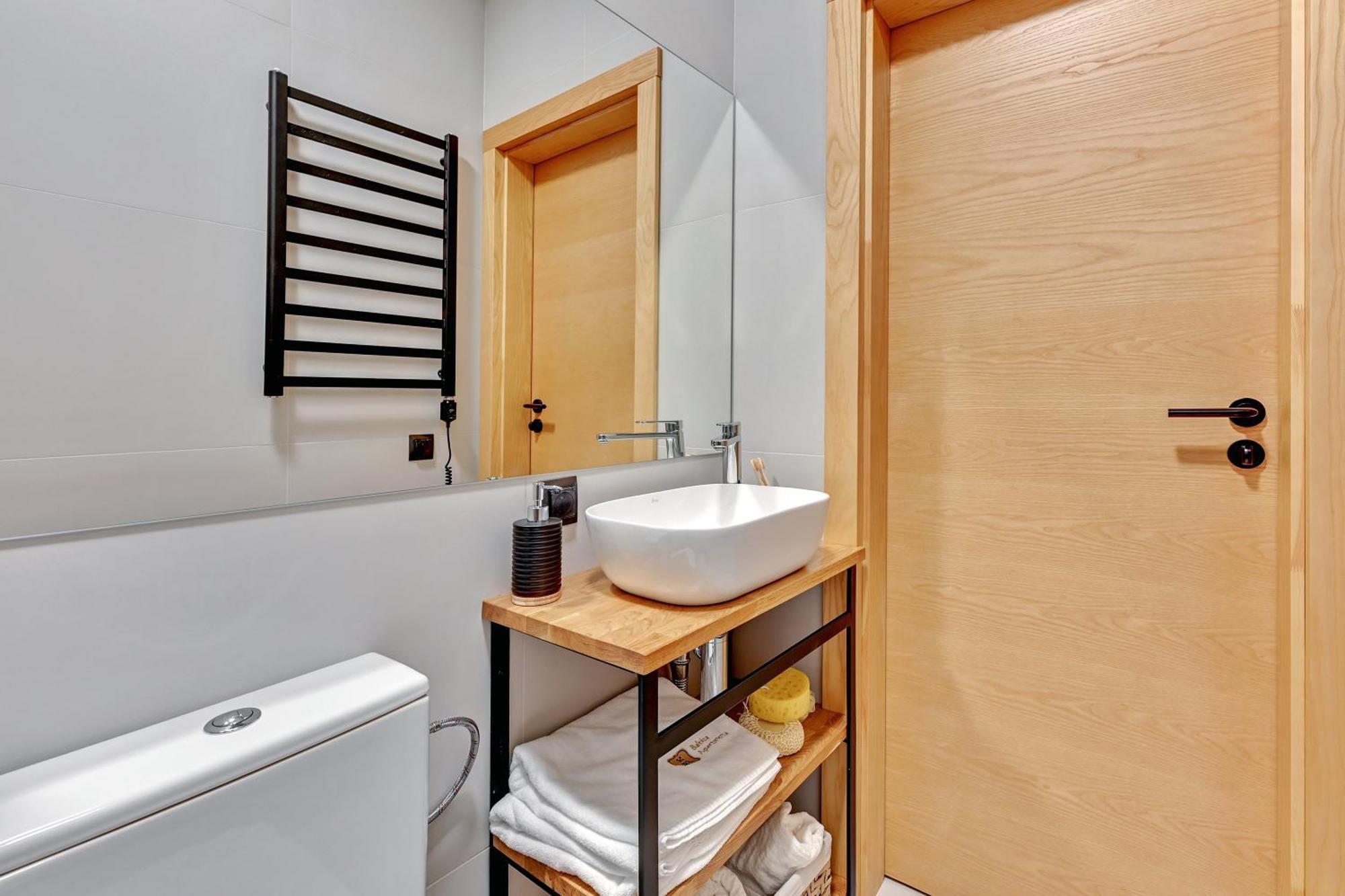 Apartment Dr - Side