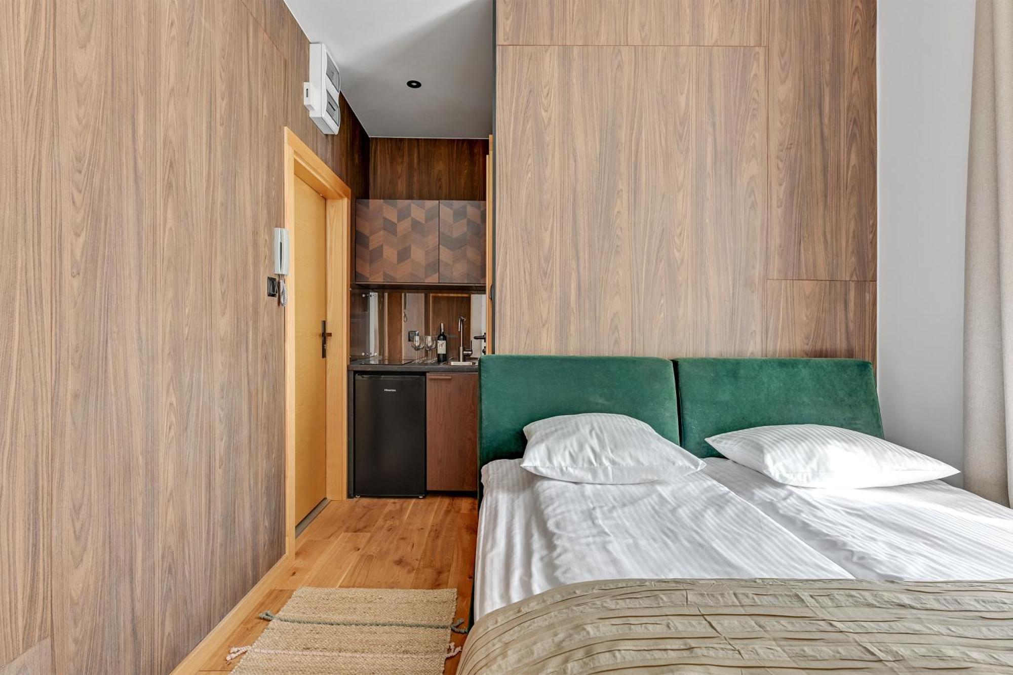 Apartment Dr - Side *